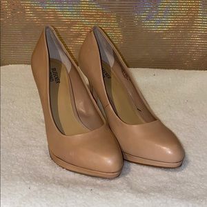 Bleecker & Bond beige heels 👠 size 8